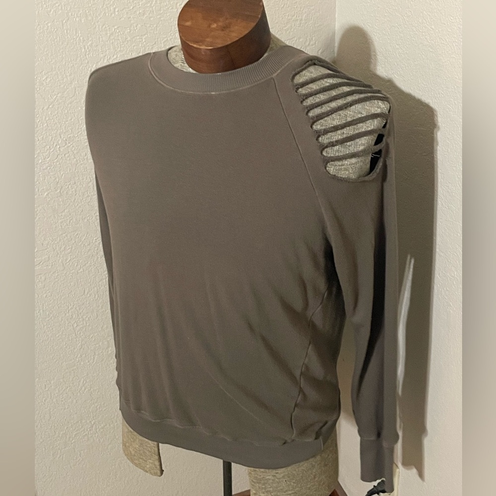 La Made Easton Slash Sweatshirt in Olive Green. Size Large.
